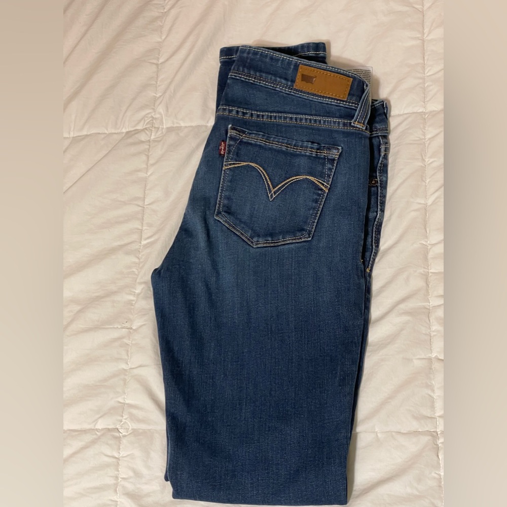 Levi’s Demi curve jeans